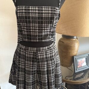 Stylish Black and White Plaid Romper Large